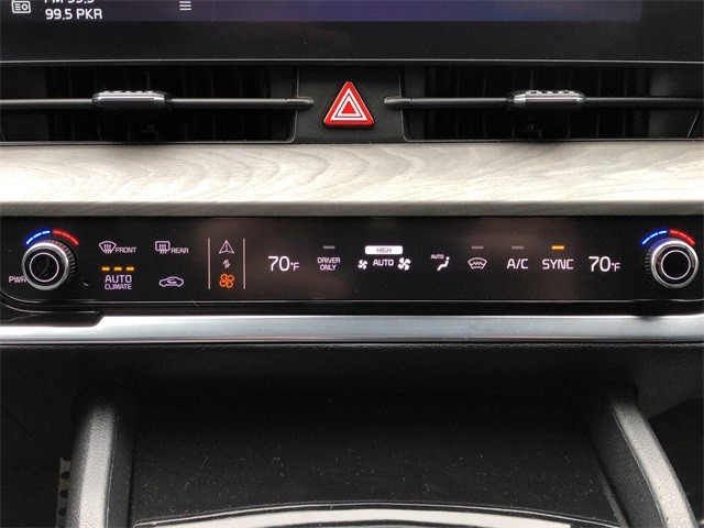 Kia Sportage Plug-In Hybrid Vehicle Full-screen Gallery Image 27