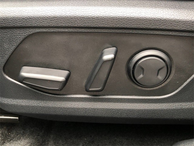 Kia Sportage Plug-In Hybrid Vehicle Full-screen Gallery Image 29