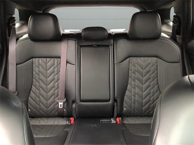 Kia Sportage Plug-In Hybrid Vehicle Full-screen Gallery Image 30