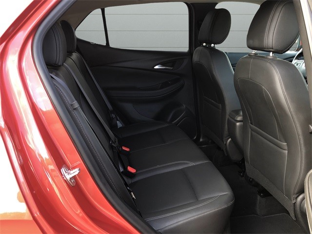 Buick Encore GX Vehicle Full-screen Gallery Image 14