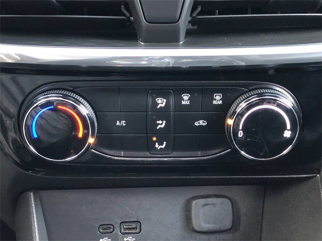 Buick Encore GX Vehicle Full-screen Gallery Image 25