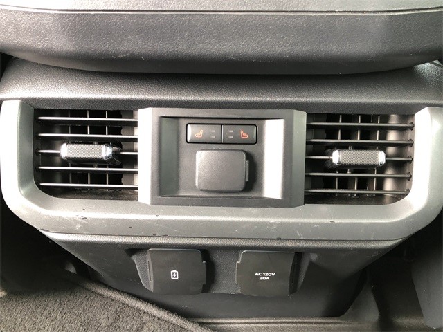 Ford F-150 Vehicle Full-screen Gallery Image 17