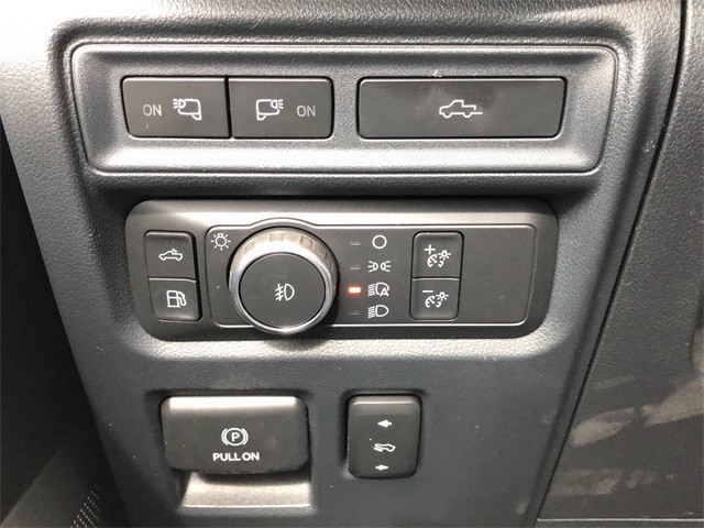 Ford F-150 Vehicle Full-screen Gallery Image 18