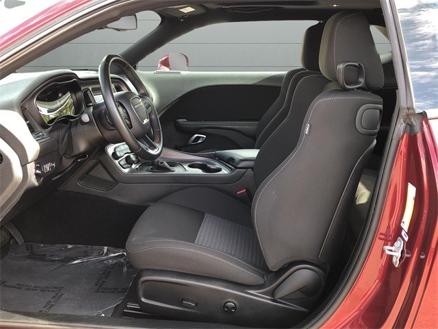 Dodge Challenger Vehicle Full-screen Gallery Image 10