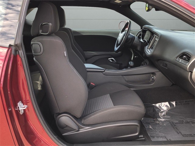 Dodge Challenger Vehicle Full-screen Gallery Image 14