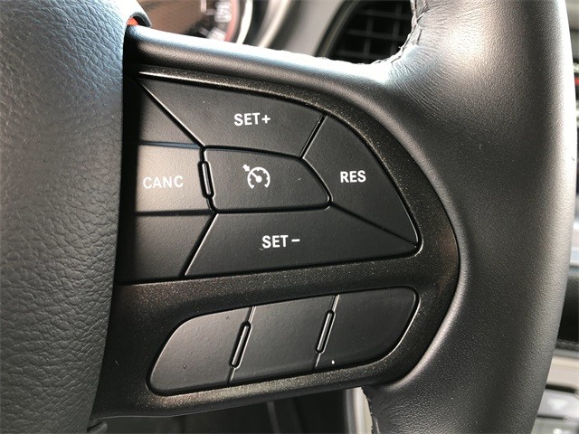 Dodge Challenger Vehicle Full-screen Gallery Image 15