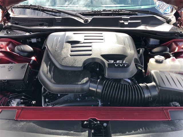 Dodge Challenger Vehicle Full-screen Gallery Image 16