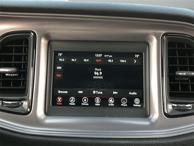 Dodge Challenger Vehicle Full-screen Gallery Image 19