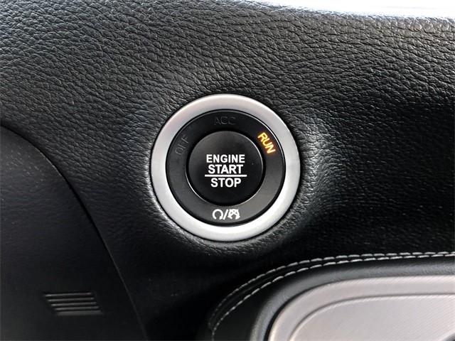 Dodge Challenger Vehicle Full-screen Gallery Image 21