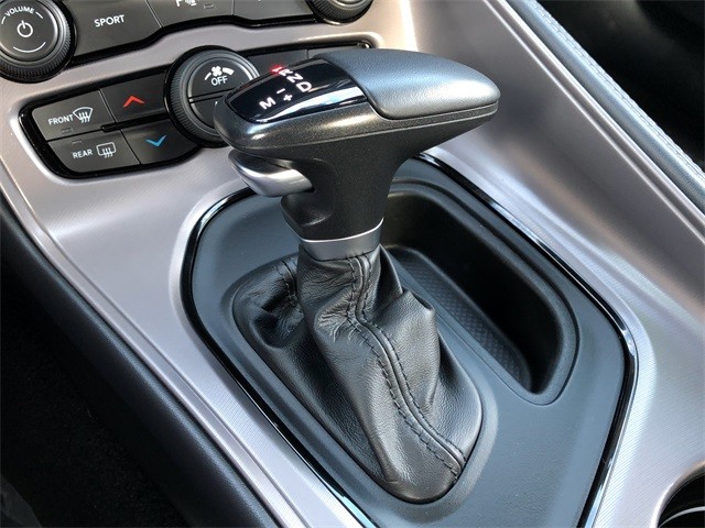 Dodge Challenger Vehicle Full-screen Gallery Image 22