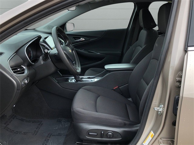 Chevrolet Malibu Vehicle Full-screen Gallery Image 10