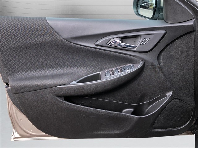 Chevrolet Malibu Vehicle Full-screen Gallery Image 11