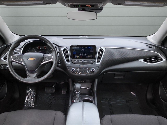 Chevrolet Malibu Vehicle Full-screen Gallery Image 12