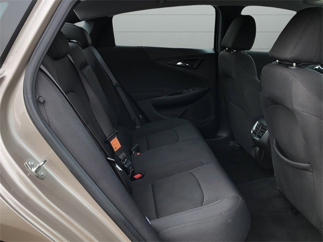 Chevrolet Malibu Vehicle Full-screen Gallery Image 14