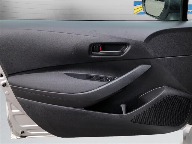 Toyota Corolla Vehicle Full-screen Gallery Image 11