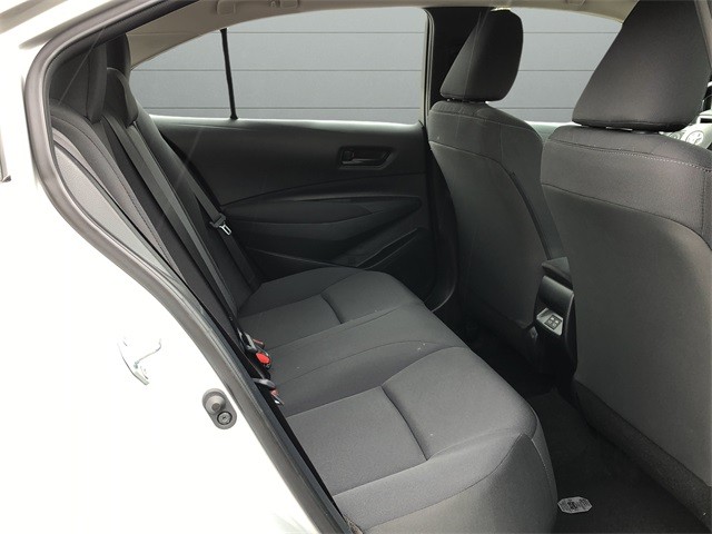 Toyota Corolla Vehicle Full-screen Gallery Image 14