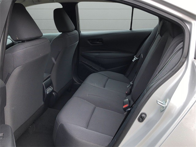 Toyota Corolla Vehicle Full-screen Gallery Image 16