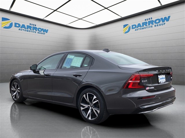 Volvo S60 Vehicle Full-screen Gallery Image 3