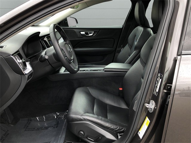 Volvo S60 Vehicle Full-screen Gallery Image 10