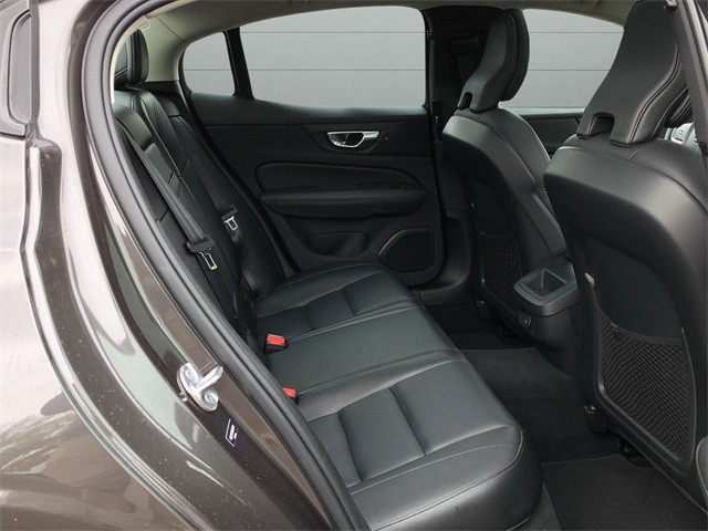 Volvo S60 Vehicle Full-screen Gallery Image 14