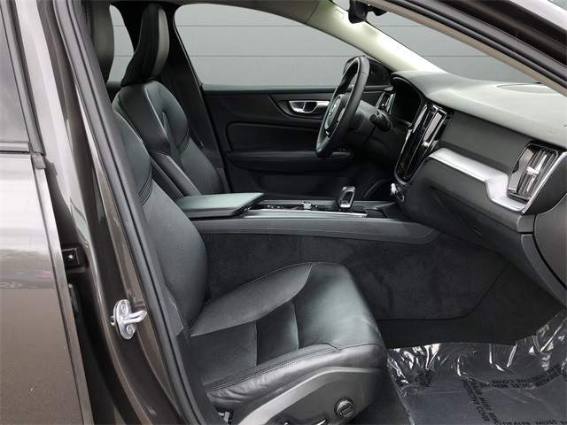 Volvo S60 Vehicle Full-screen Gallery Image 15