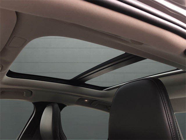 Volvo S60 Vehicle Full-screen Gallery Image 16