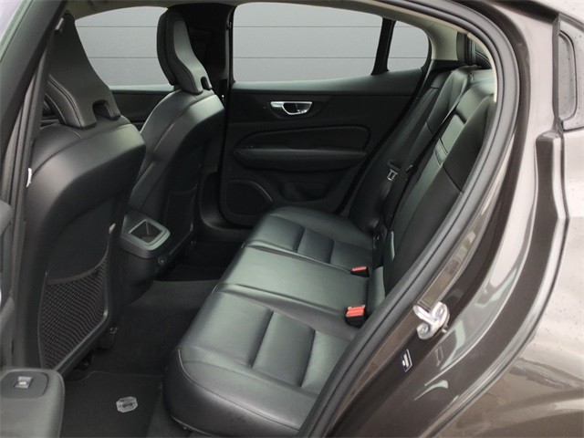Volvo S60 Vehicle Full-screen Gallery Image 17