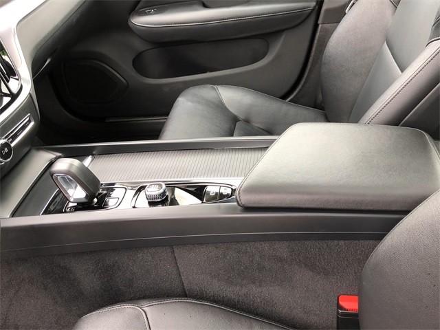 Volvo S60 Vehicle Full-screen Gallery Image 20