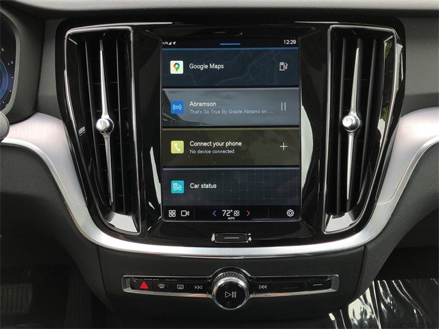 Volvo S60 Vehicle Full-screen Gallery Image 21