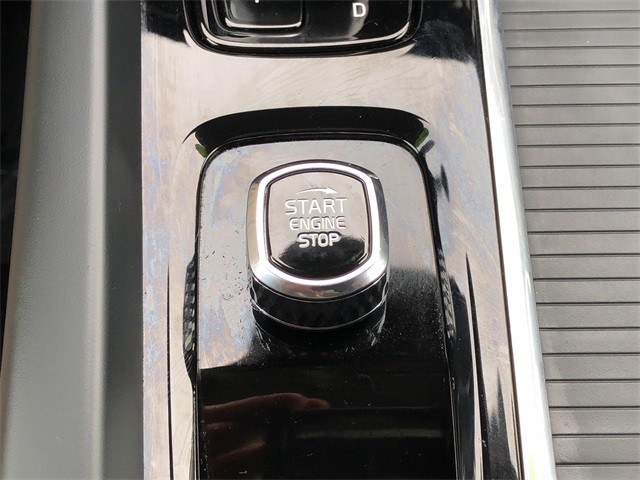 Volvo S60 Vehicle Full-screen Gallery Image 24