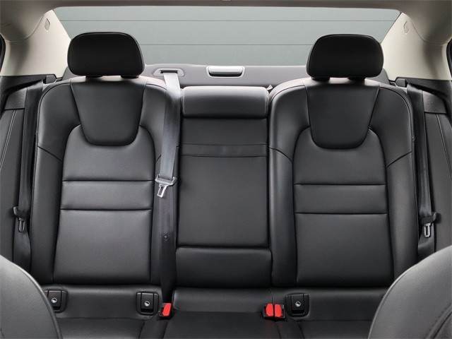 Volvo S60 Vehicle Full-screen Gallery Image 29