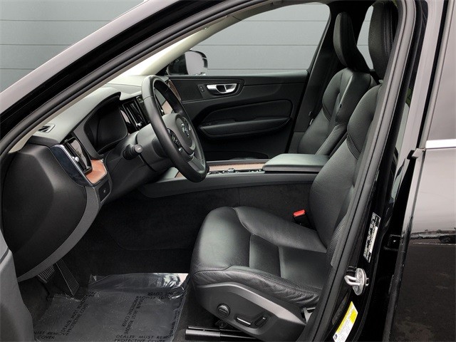 Volvo XC60 Vehicle Full-screen Gallery Image 10