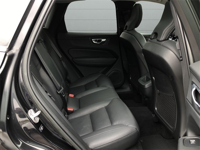 Volvo XC60 Vehicle Full-screen Gallery Image 14