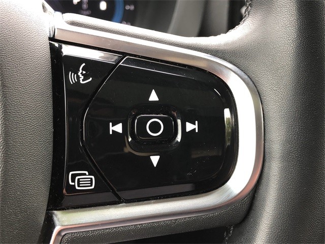 Volvo XC60 Vehicle Full-screen Gallery Image 19