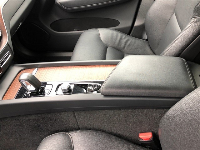 Volvo XC60 Vehicle Full-screen Gallery Image 21