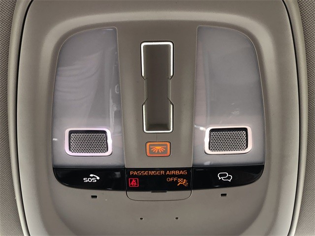 Volvo XC60 Vehicle Full-screen Gallery Image 25