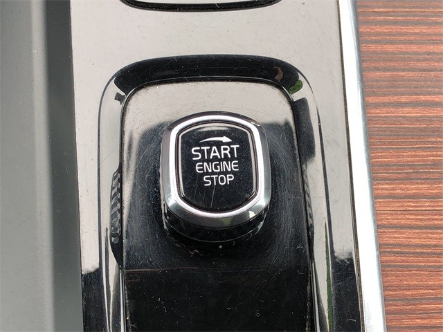 Volvo XC60 Vehicle Full-screen Gallery Image 26