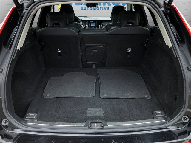 Volvo XC60 Vehicle Full-screen Gallery Image 29