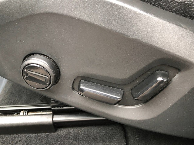 Volvo XC60 Vehicle Full-screen Gallery Image 30