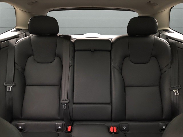 Volvo XC60 Vehicle Full-screen Gallery Image 31