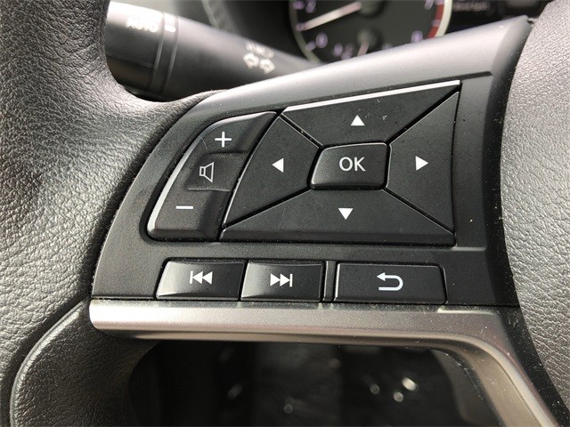 Nissan Sentra Vehicle Full-screen Gallery Image 9