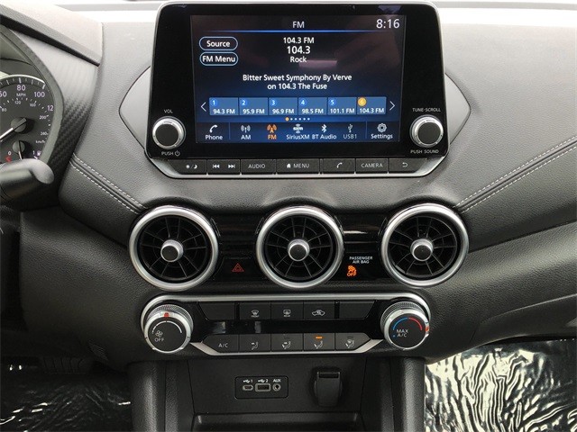 Nissan Sentra Vehicle Full-screen Gallery Image 20