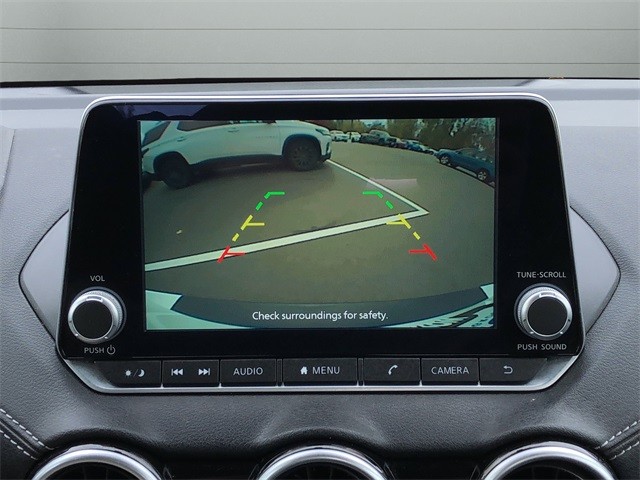 Nissan Sentra Vehicle Full-screen Gallery Image 22