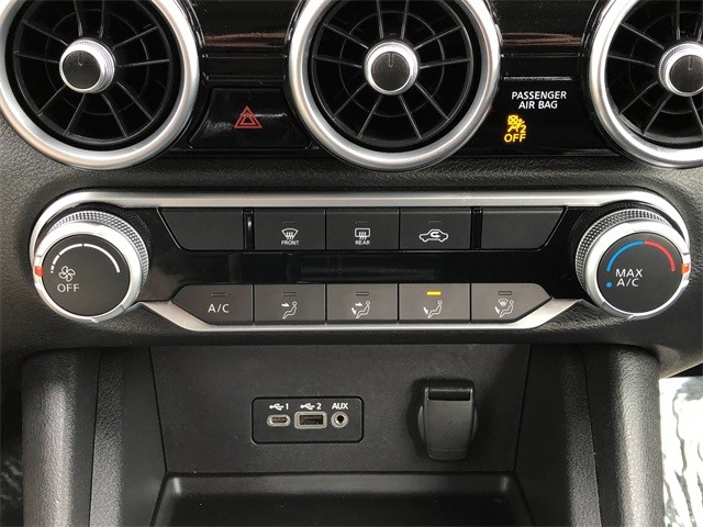 Nissan Sentra Vehicle Full-screen Gallery Image 25