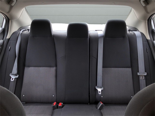 Nissan Sentra Vehicle Full-screen Gallery Image 27