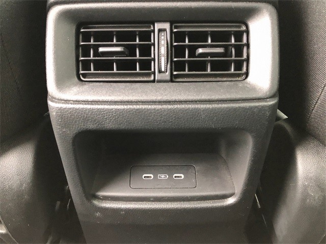 Honda CR-V Vehicle Full-screen Gallery Image 18