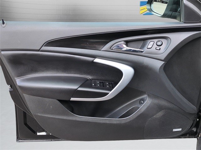 Buick Regal Vehicle Full-screen Gallery Image 11