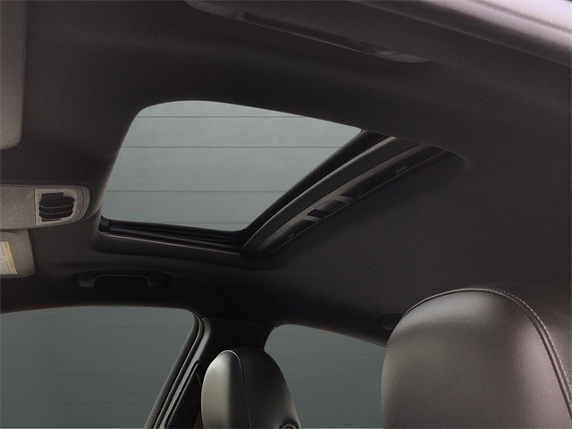 Buick Regal Vehicle Full-screen Gallery Image 16