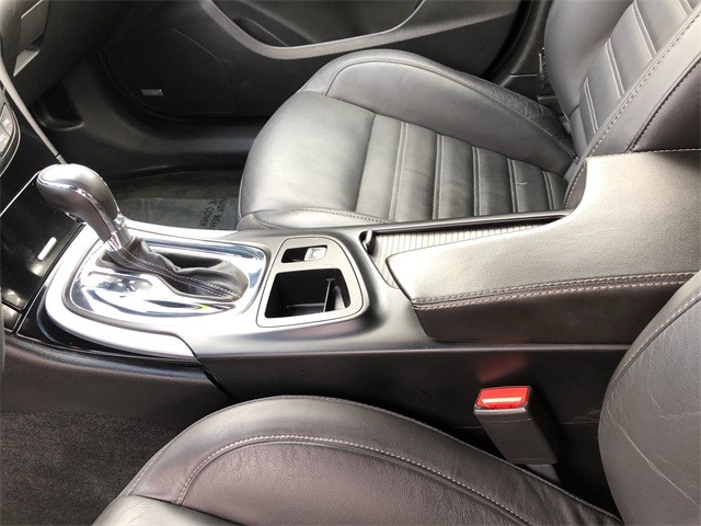 Buick Regal Vehicle Full-screen Gallery Image 21