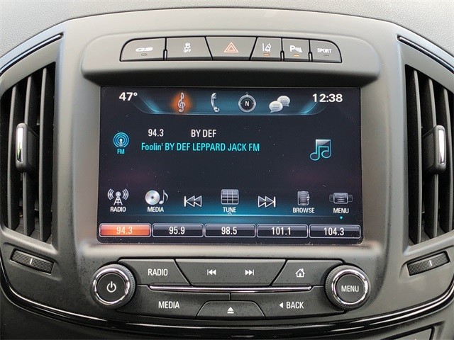 Buick Regal Vehicle Full-screen Gallery Image 23